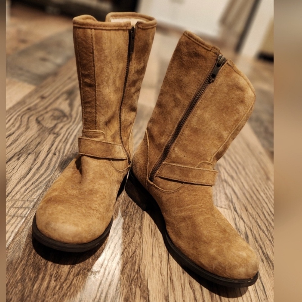 Ugg leather Winter boot women's size 8